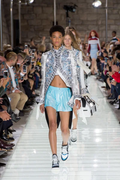 Look 48